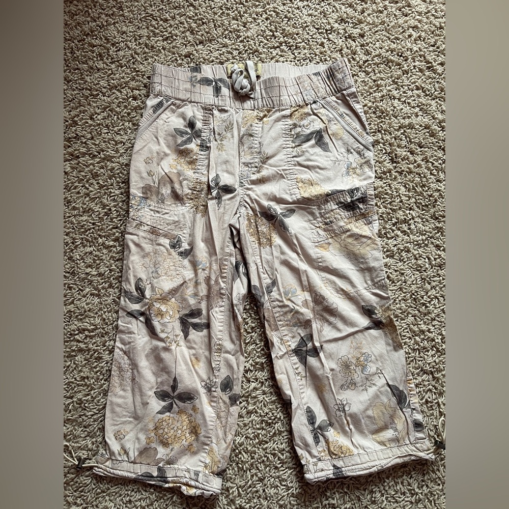 Democracy women floral capri pants size 2 high rise